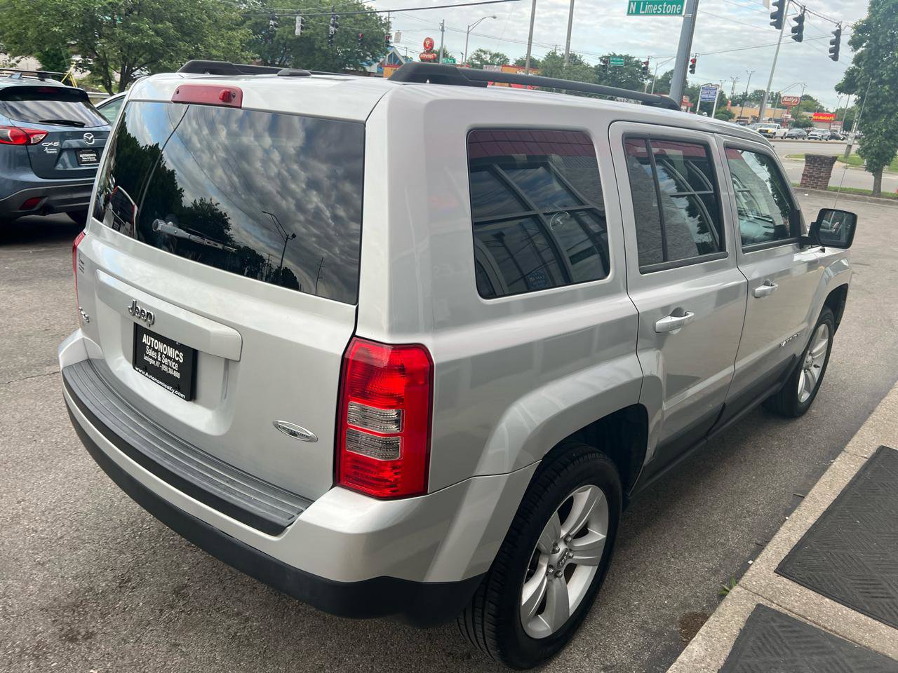 Used 2012 Jeep Patriot Latitude AWD/4WD image 7