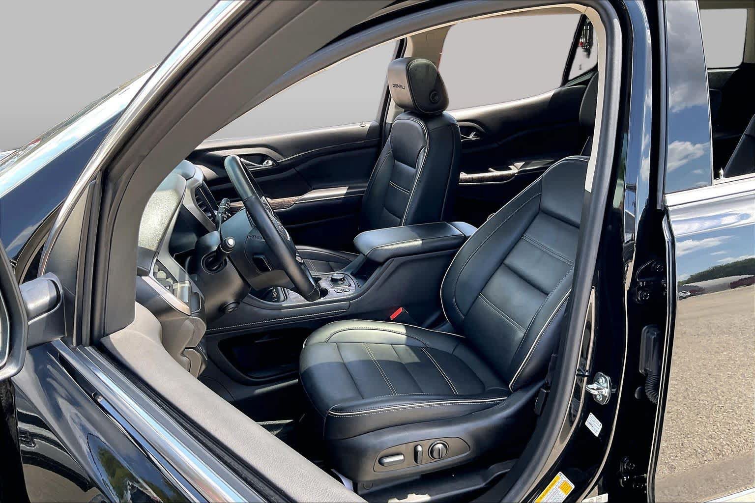 Used 2023 GMC Acadia Denali w/ Black Diamond Edition FWD image 8