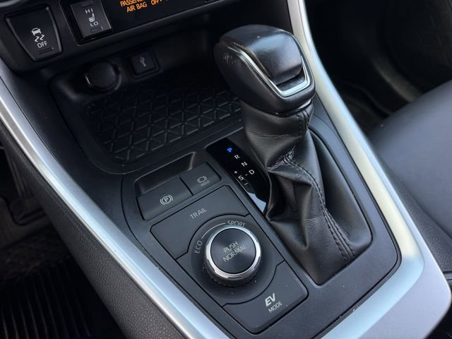 Used 2022 Toyota RAV4 XLE Premium image 21