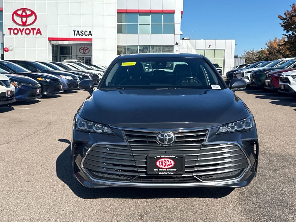 Used 2019 Toyota Avalon XLE w/ Moonroof Package image 2