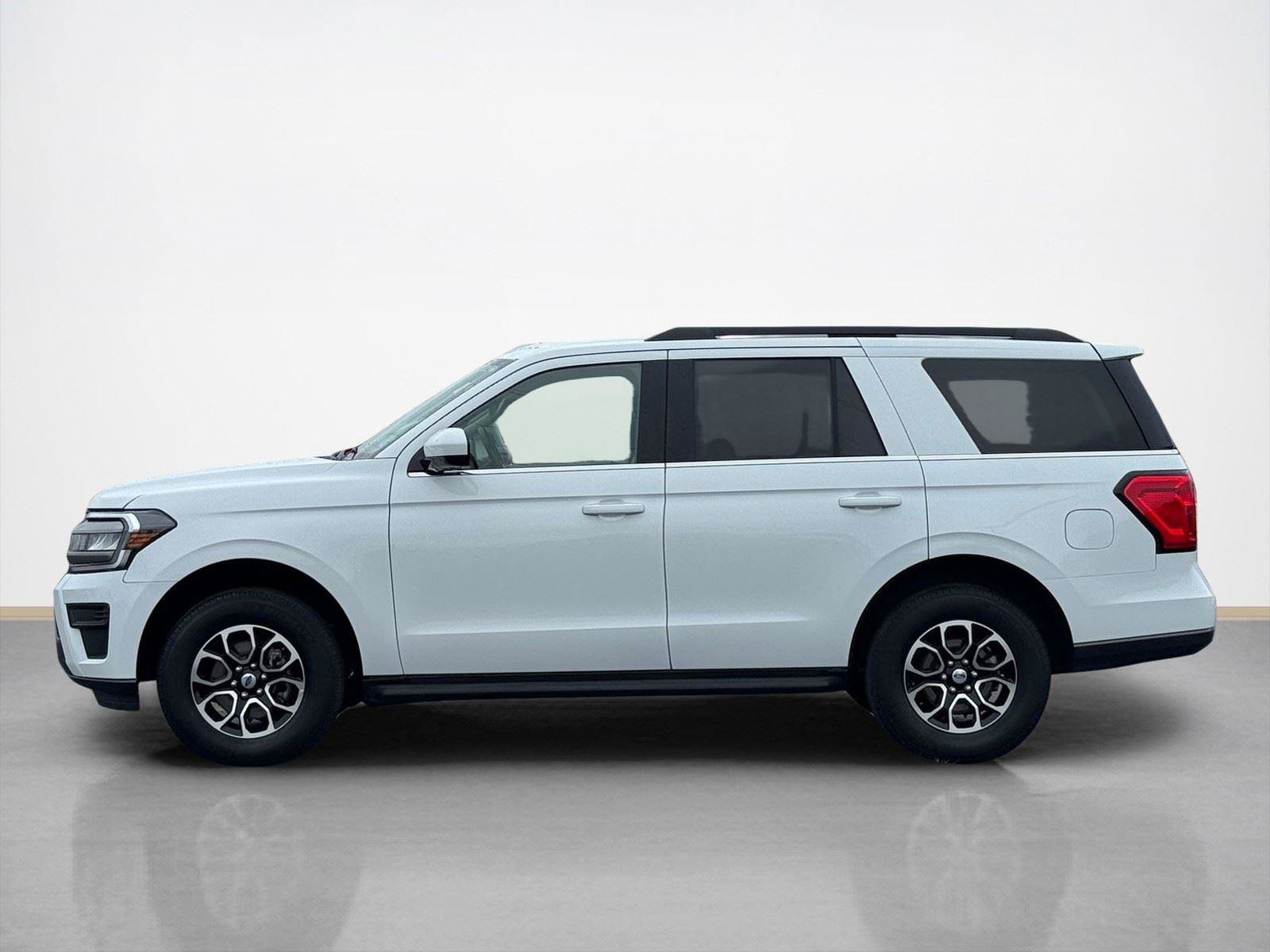 Used 2024 Ford Expedition XLT AWD/4WD image 4