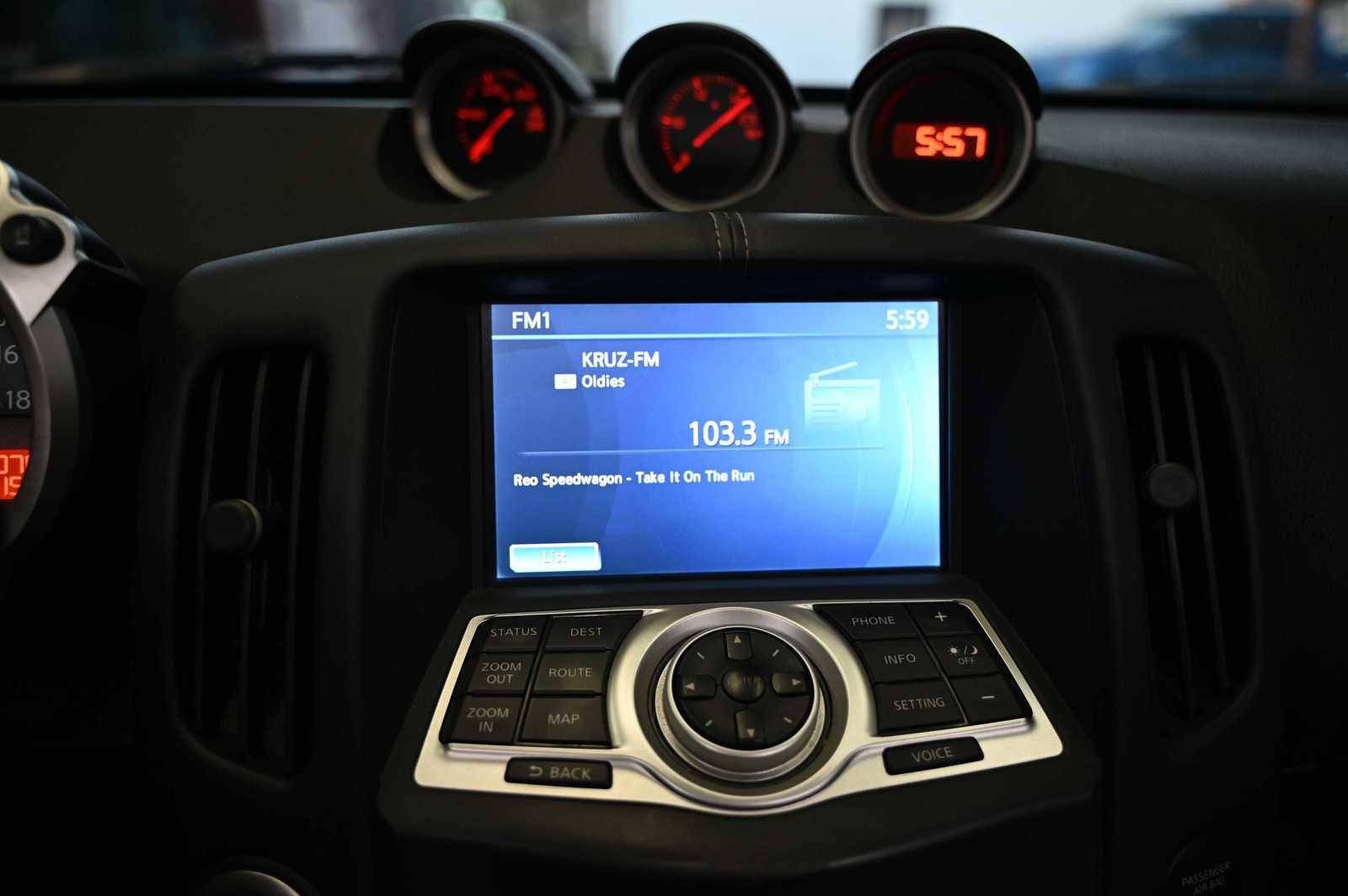 Used 2014 Nissan 370Z Touring w/ Sport Package image 20