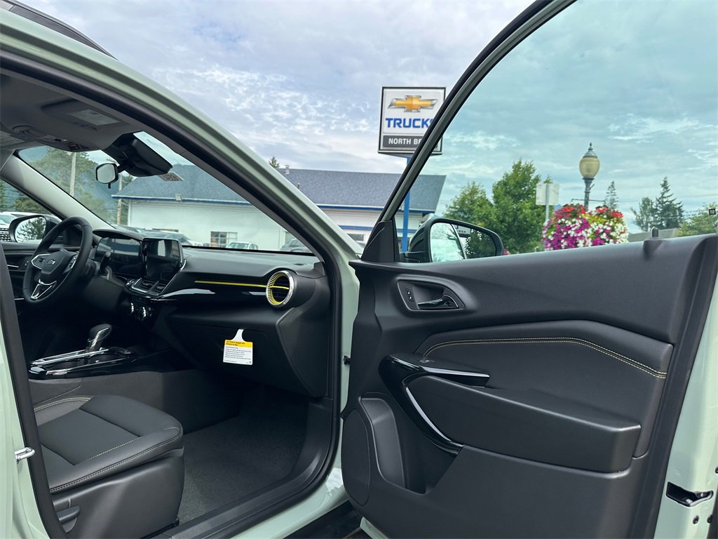 New 2025 Chevrolet Trax ACTIV w/ Sunroof Package image 12