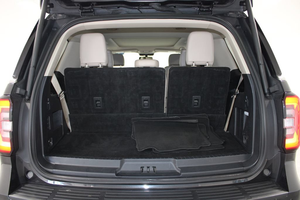 Used 2024 Ford Expedition Limited RWD image 16