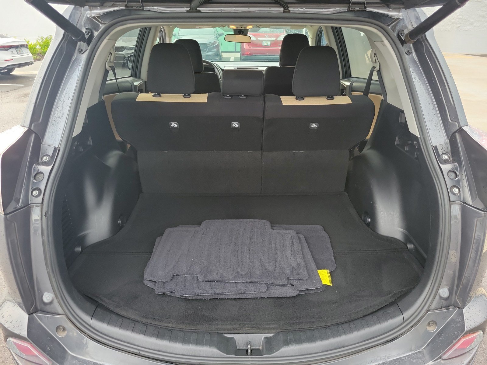 Used 2018 Toyota RAV4 XLE FWD image 31