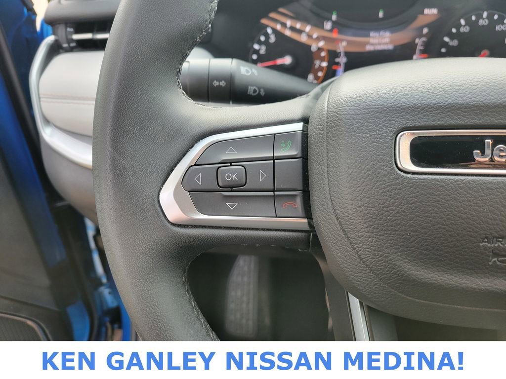 Used 2025 Jeep Compass Limited image 30