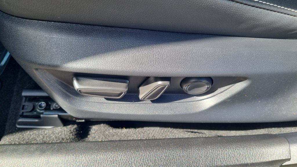Used 2025 Toyota Camry LE FWD image 19