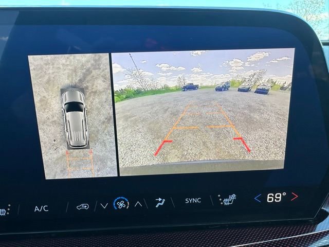 Used 2024 Chevrolet Traverse Z71 w/ Enhanced Driving Package AWD/4WD image 40