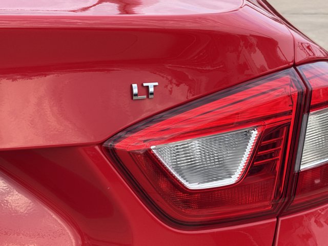Used 2018 Chevrolet Cruze LT w/ Convenience Package FWD image 9