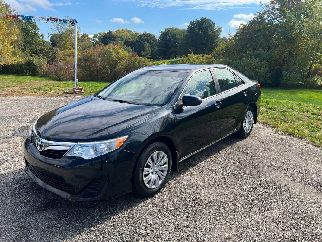 Used 2012 Toyota Camry LE image 2
