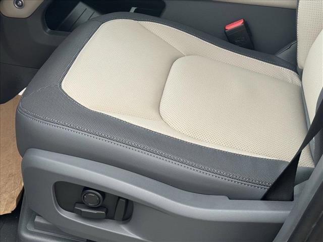 New 2024 Land Rover Defender 110 X-Dynamic SE image 4