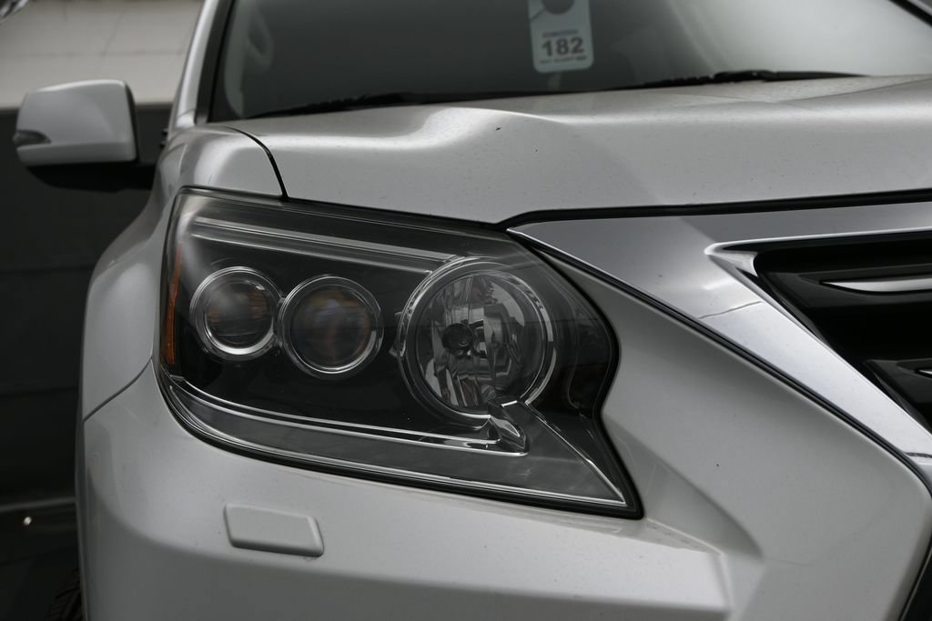 Used 2016 Lexus GX 460 w/ Premium Package AWD/4WD image 5
