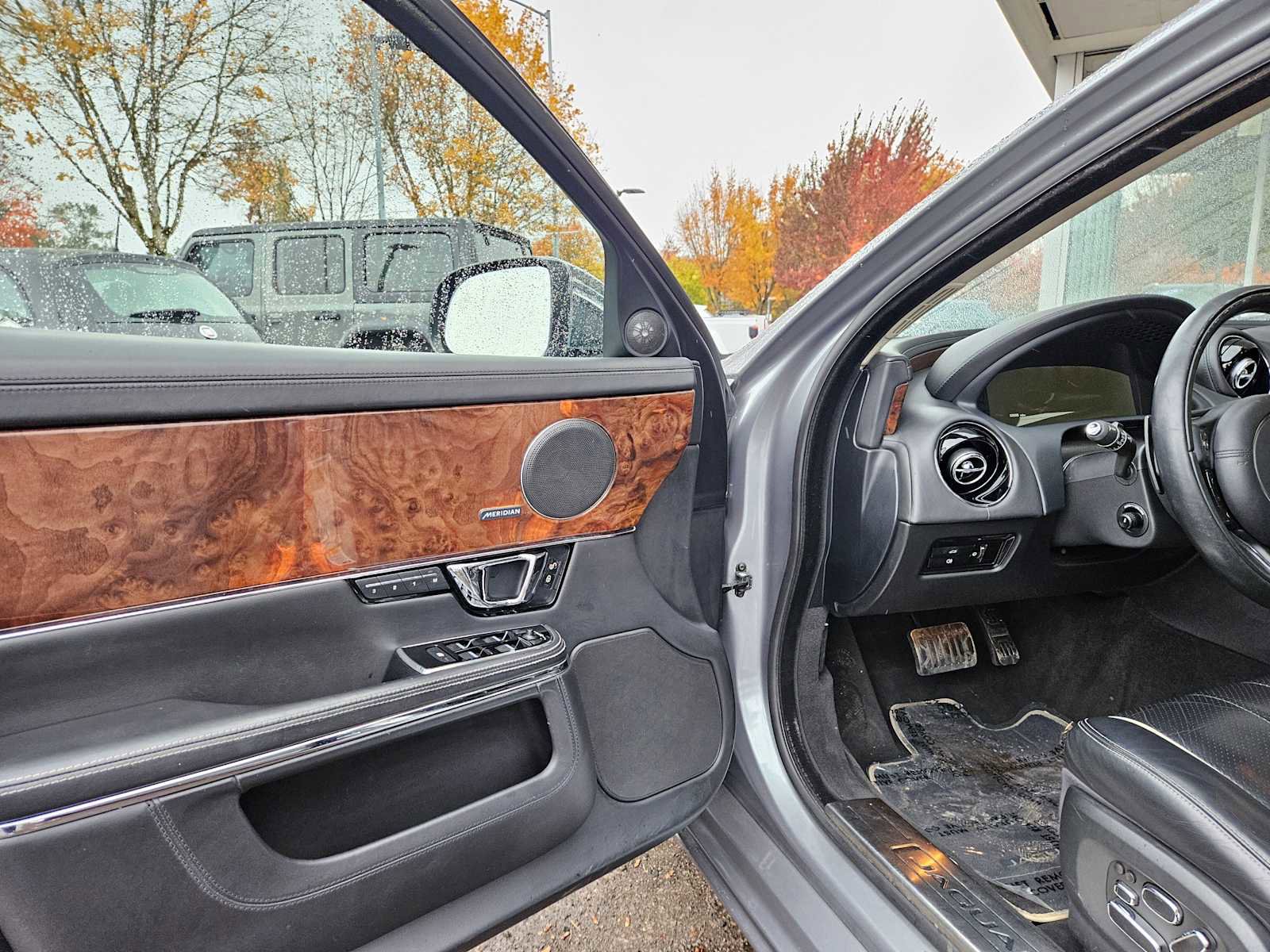 Used 2015 Jaguar XJ L Portfolio image 42