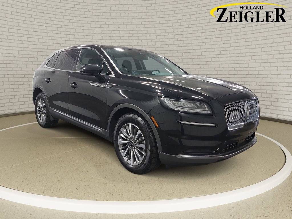 Used 2022 Lincoln Nautilus Reserve AWD/4WD image 3