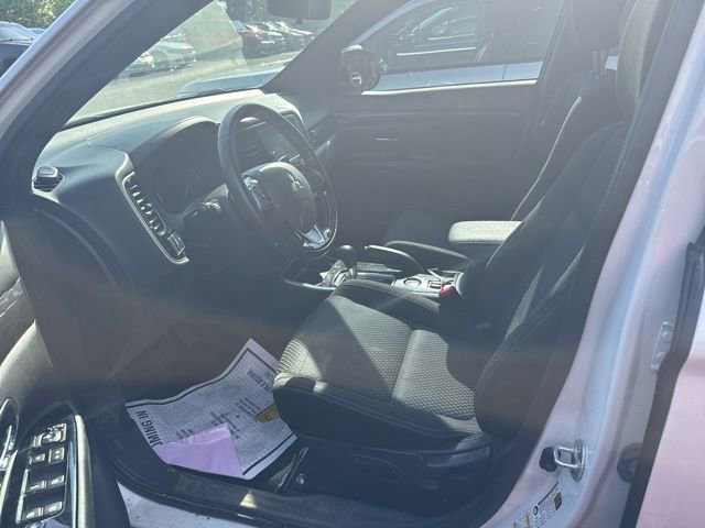 Used 2018 Mitsubishi Outlander SE FWD image 5