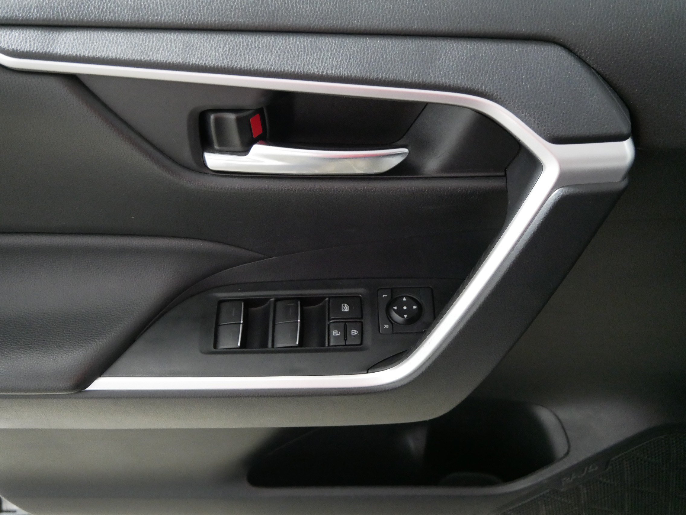 Certified 2024 Toyota RAV4 XLE FWD image 19