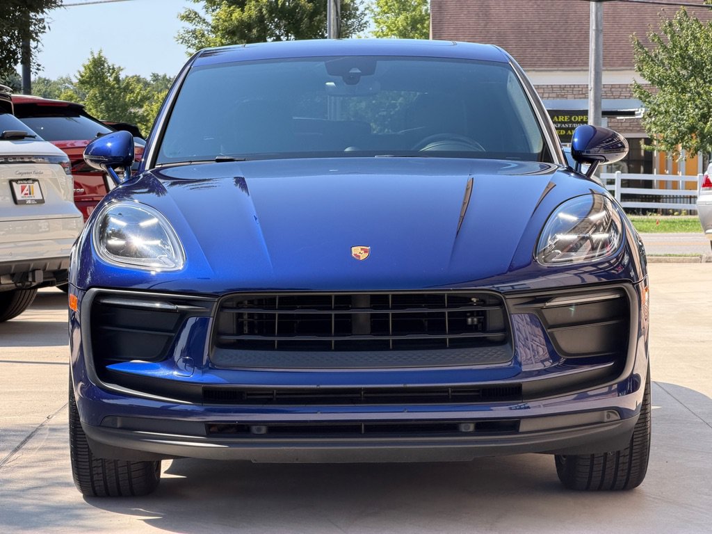 Used 2022 Porsche Macan AWD/4WD image 2