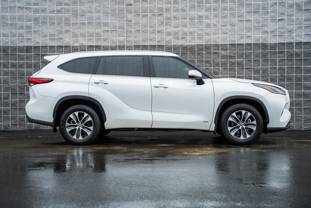 Used 2022 Toyota Highlander XLE image 4