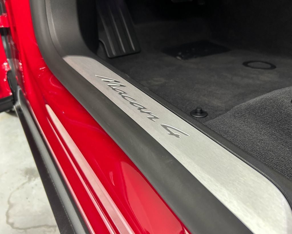 New 2026 Porsche Macan 4 Electric AWD/4WD image 15