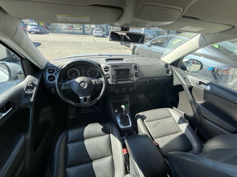 Used 2017 Volkswagen Tiguan S image 16
