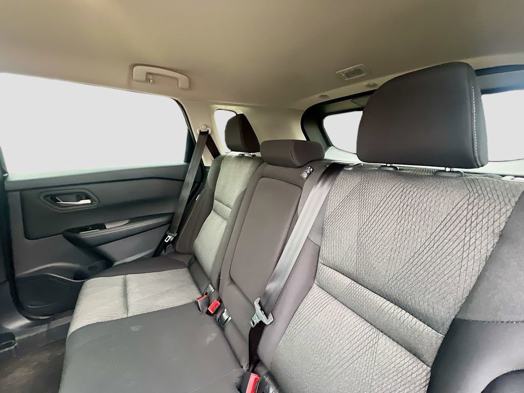 Used 2025 Nissan Rogue SV image 24