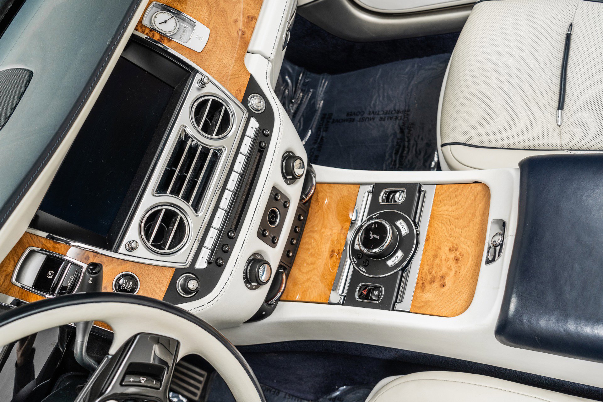 Used 2019 Rolls-Royce Dawn image 27