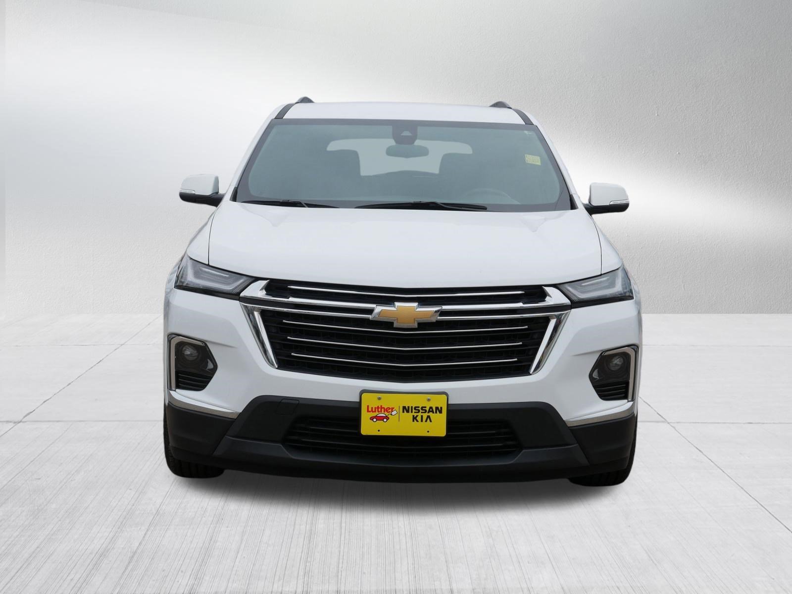 Used 2023 Chevrolet Traverse LT image 2