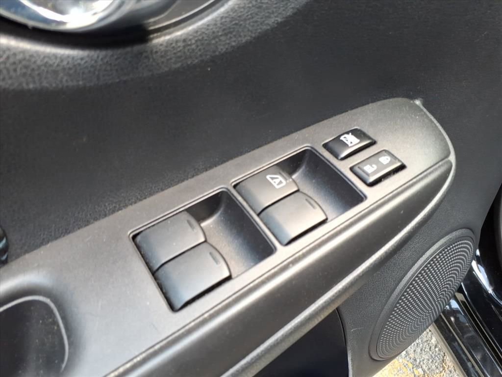 Used 2016 Nissan Versa Note SV image 21