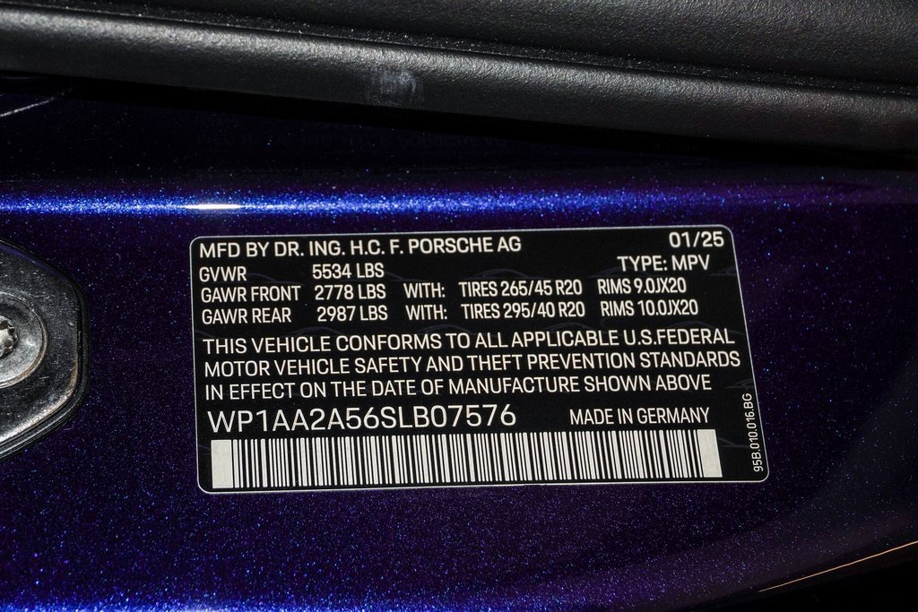 Certified 2025 Porsche Macan image 30