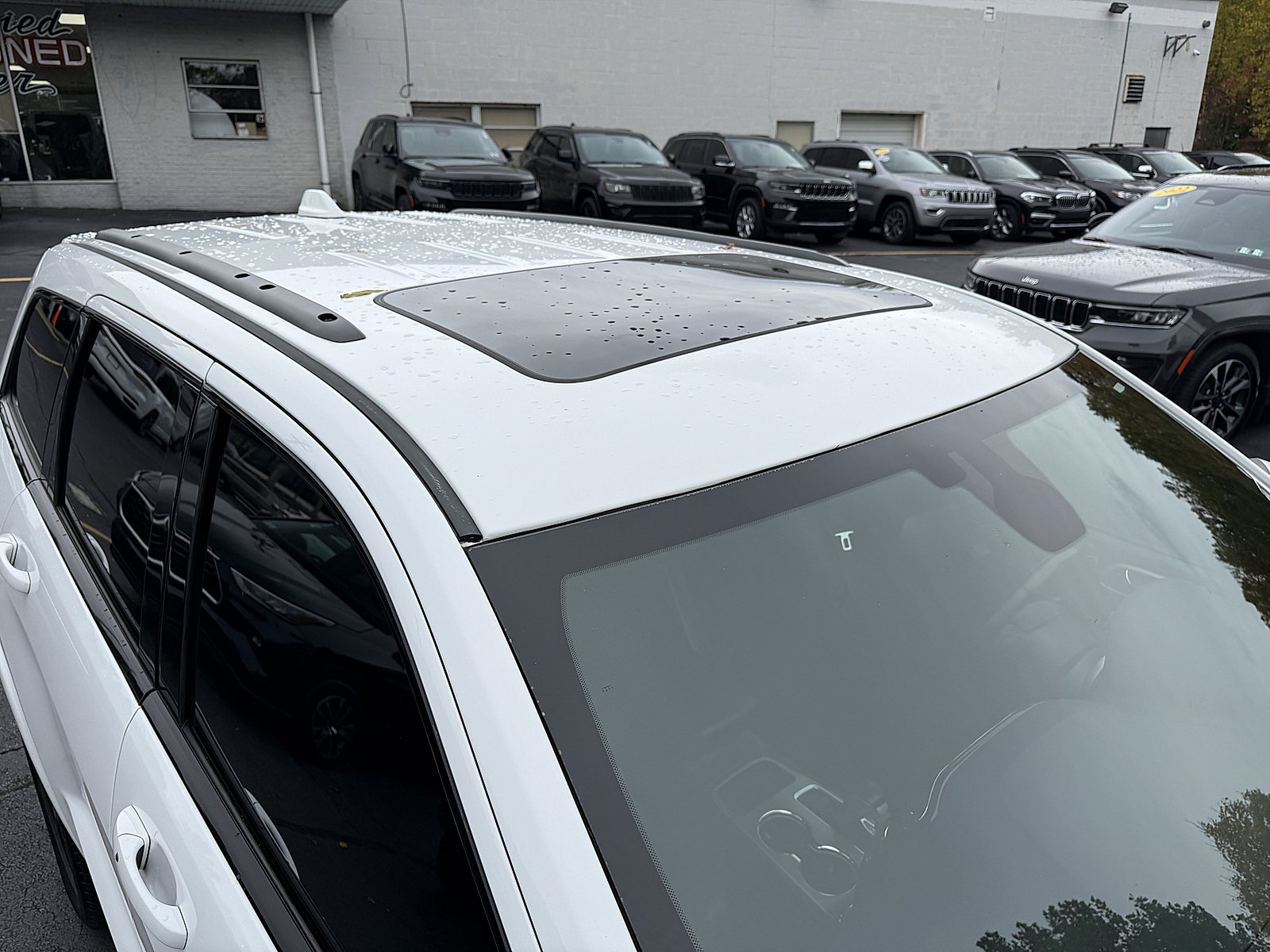 Certified 2021 Jeep Grand Cherokee Laredo X AWD/4WD image 8
