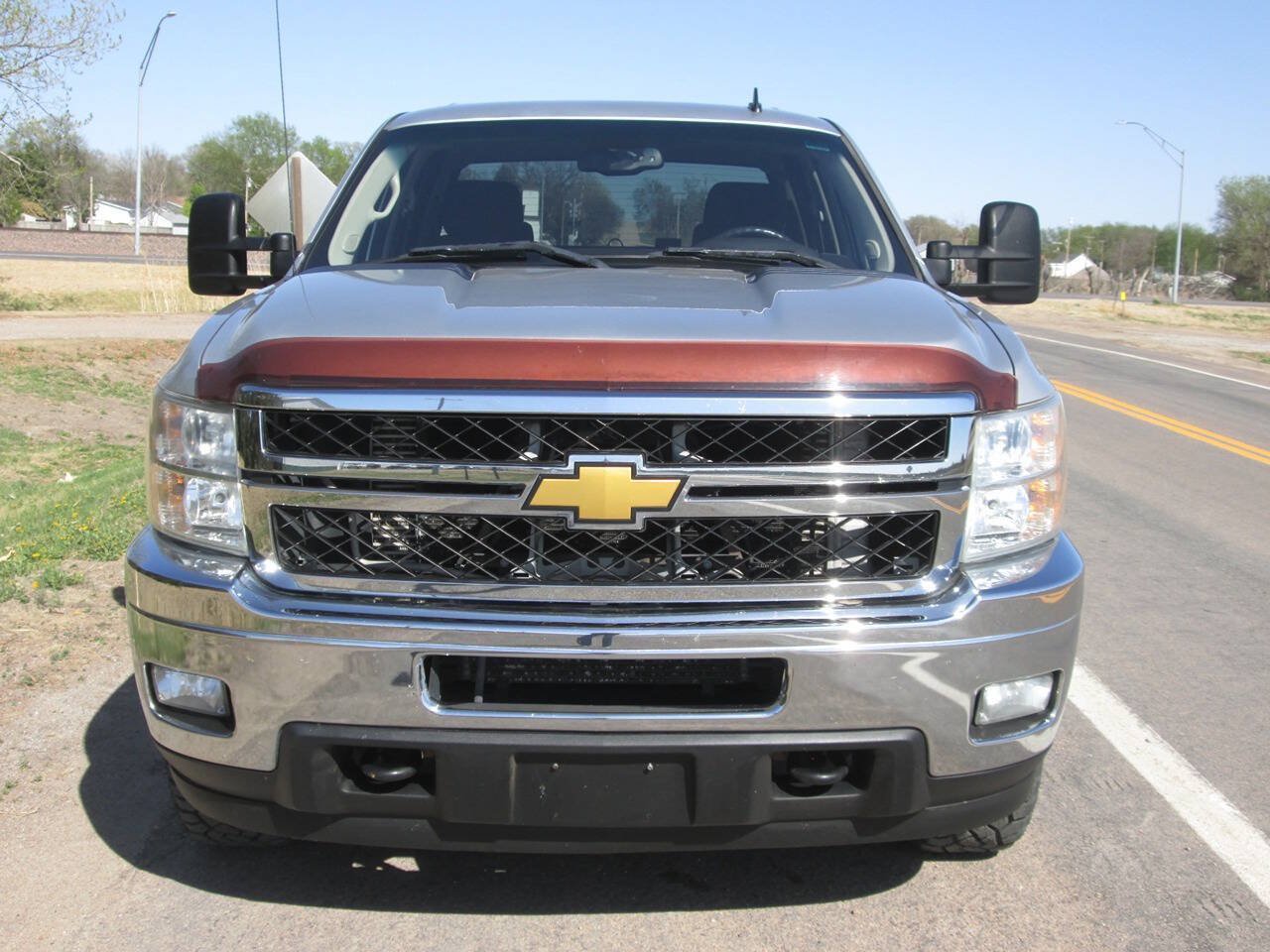 Used 2011 Chevrolet Silverado 2500 LT w/ Interior Plus Package AWD/4WD image 3