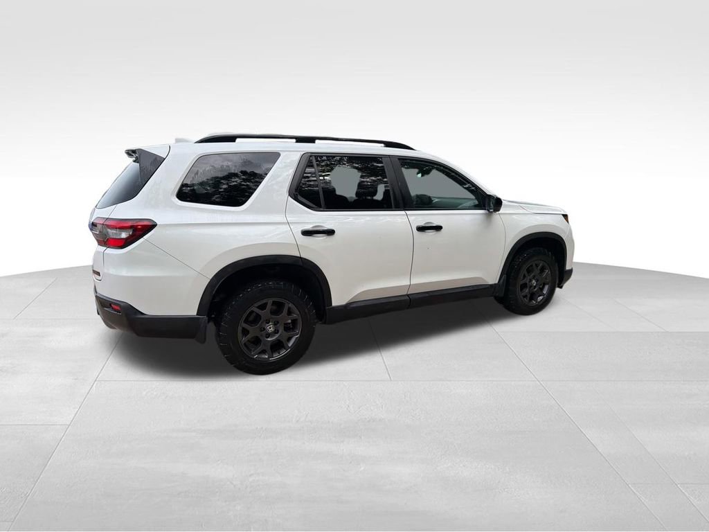 Used 2025 Honda Pilot TrailSport image 12