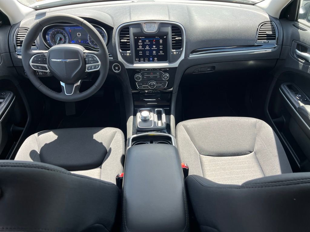 Used 2023 Chrysler 300 Touring w/ Safetytec Plus Group image 11