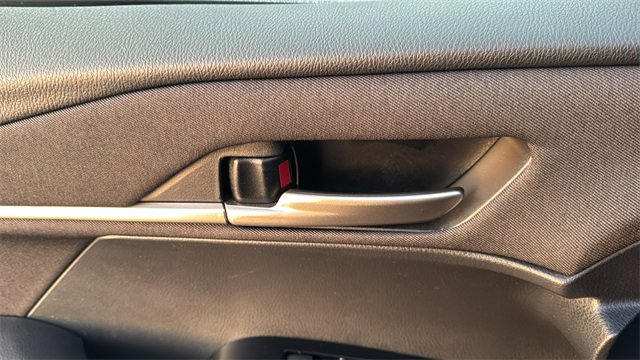 Used 2025 Toyota Camry LE image 12