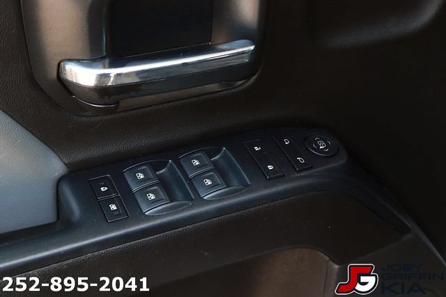 Used 2018 Chevrolet Silverado 1500 Custom w/ Custom Value Package AWD/4WD image 12