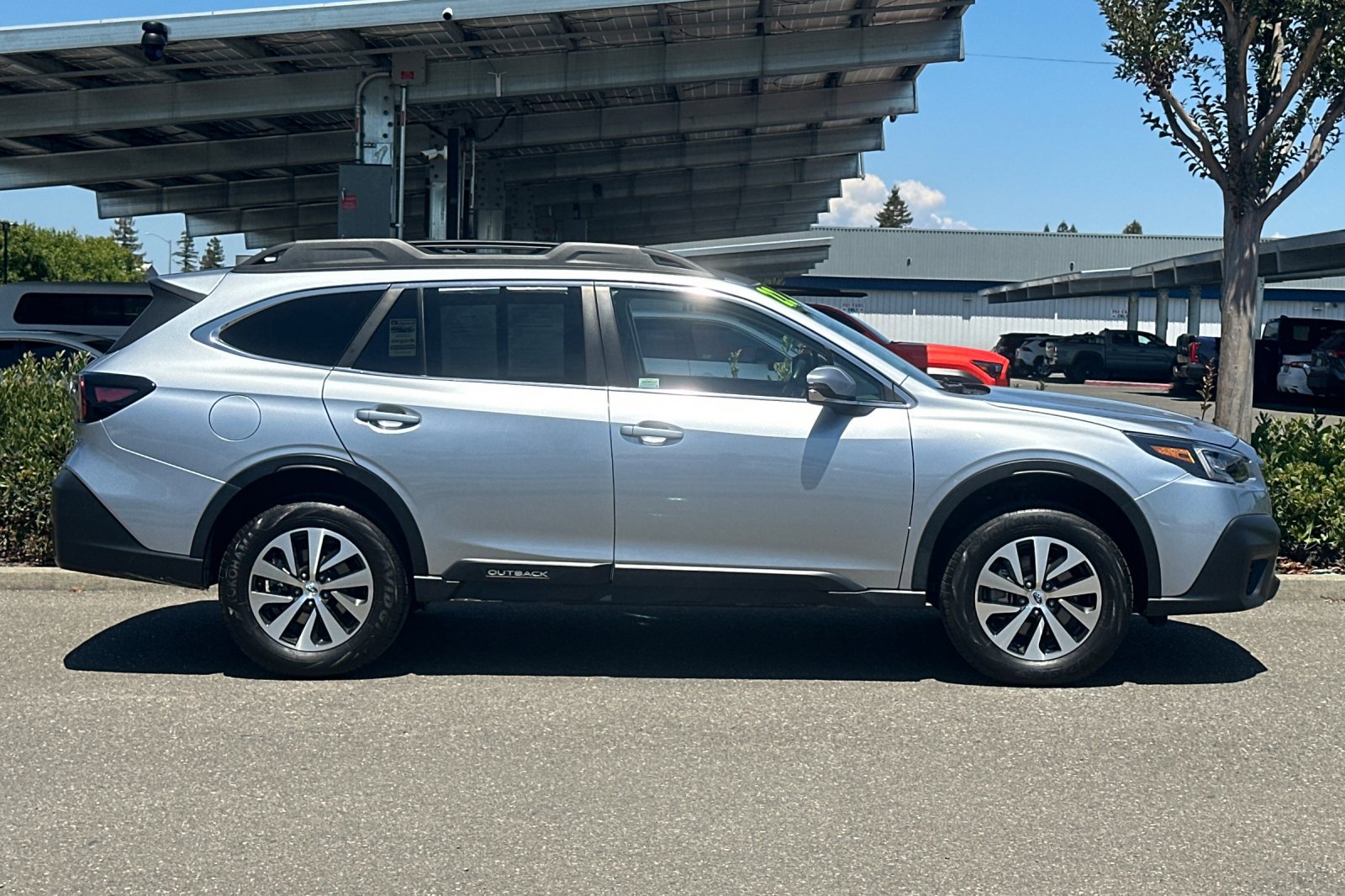 Used 2022 Subaru Outback Premium image 3