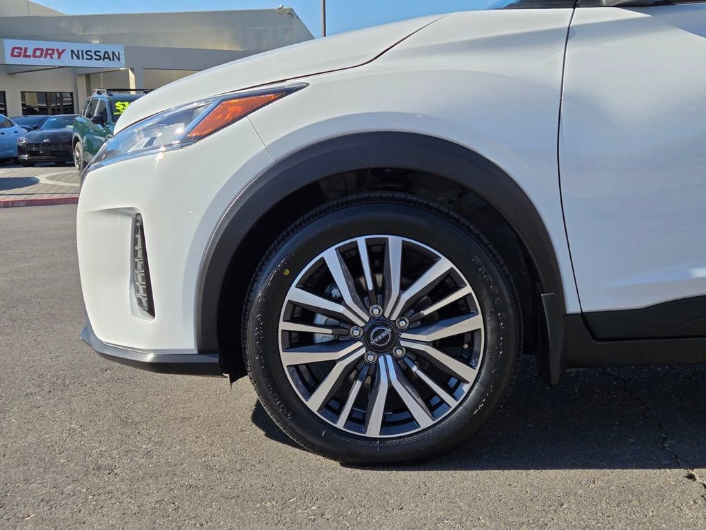 Used 2022 Nissan Kicks SV FWD image 9