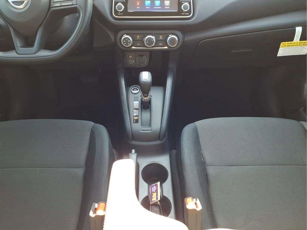 Used 2025 Nissan Kicks Play S image 11