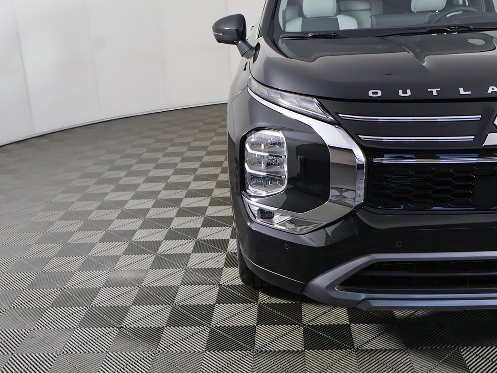 New 2025 Mitsubishi Outlander SE image 16