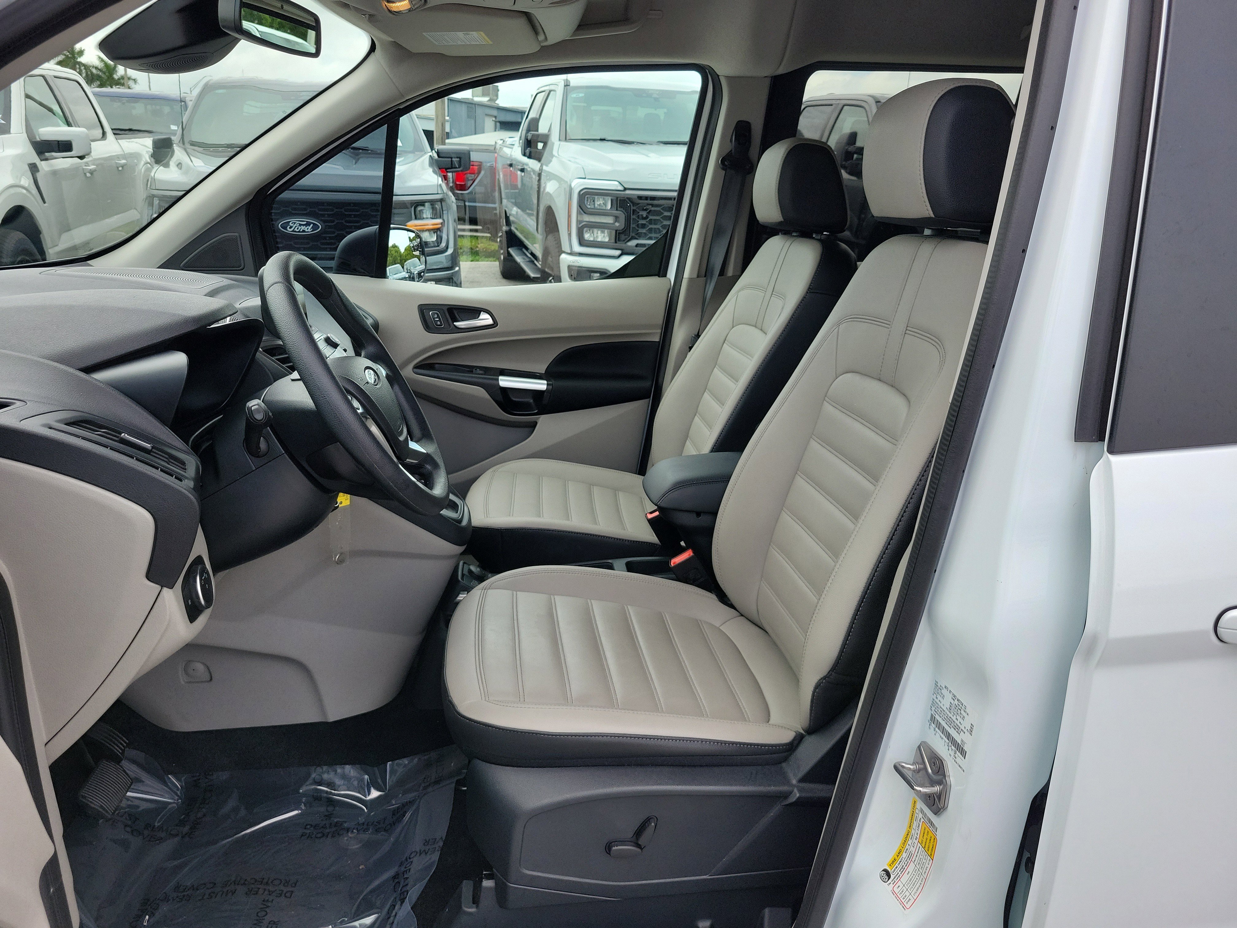 Used 2023 Ford Transit Connect XLT FWD image 10