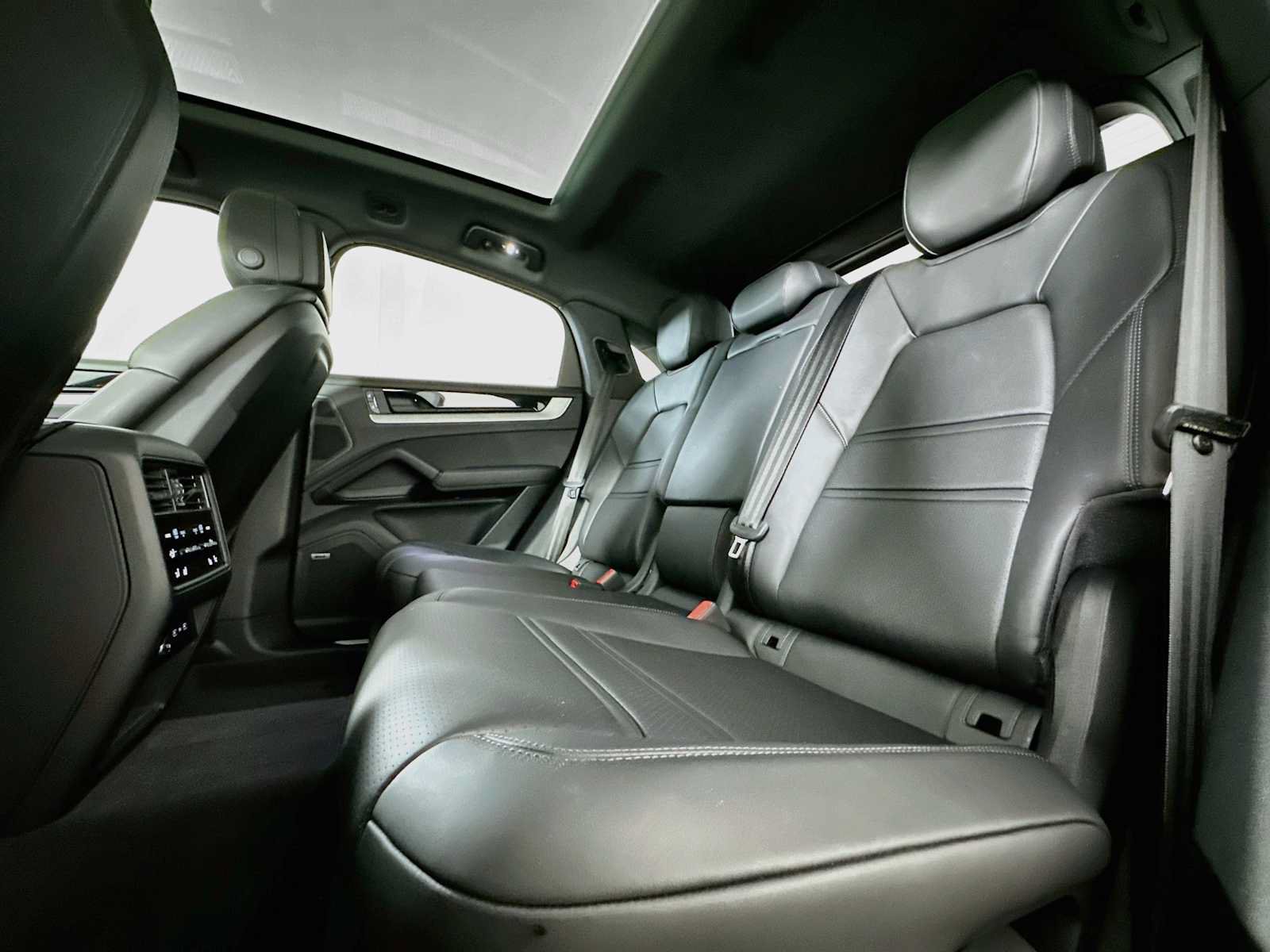 Certified 2026 Porsche Cayenne Coupe AWD/4WD image 23