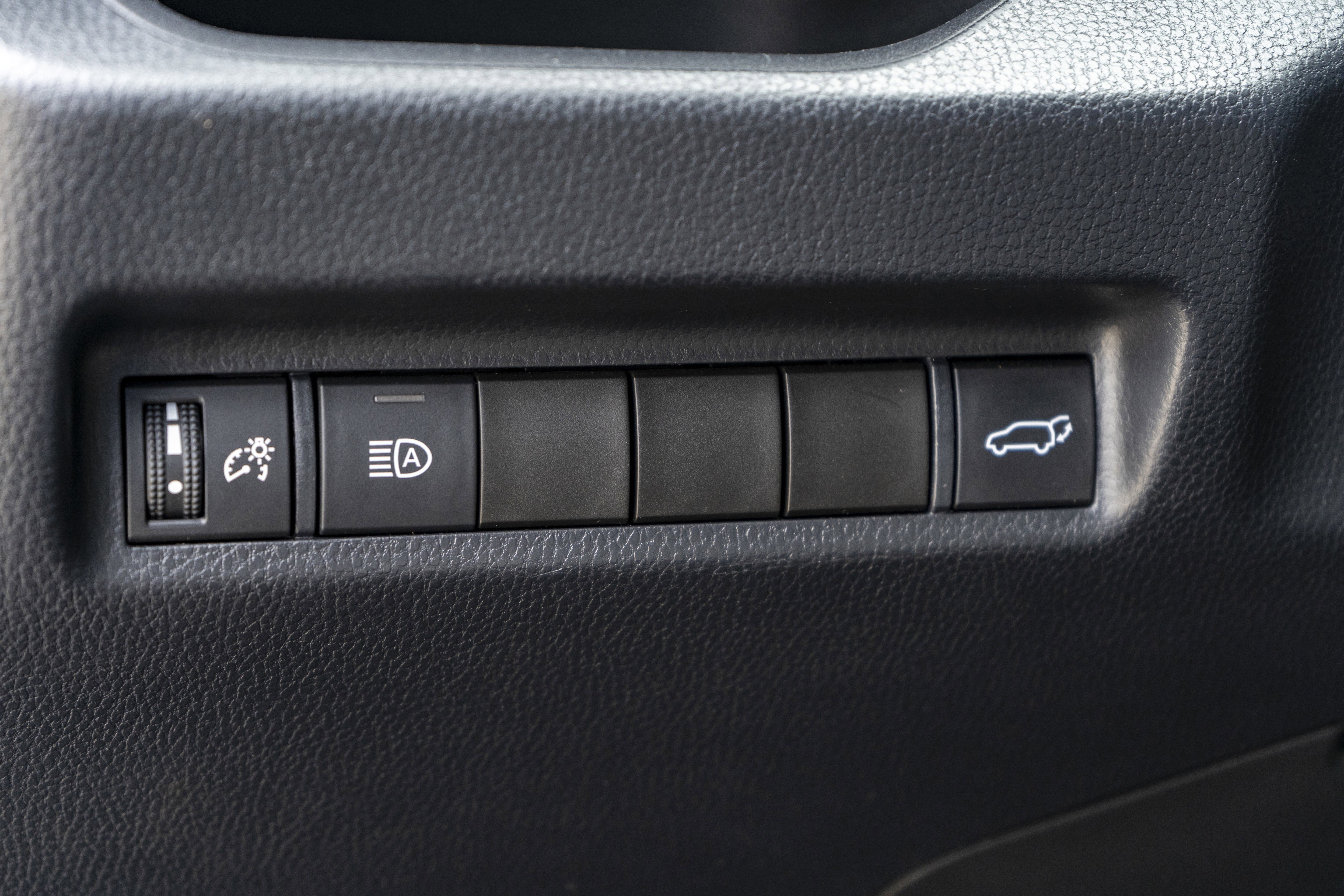 Used 2020 Toyota RAV4 XLE Premium image 38