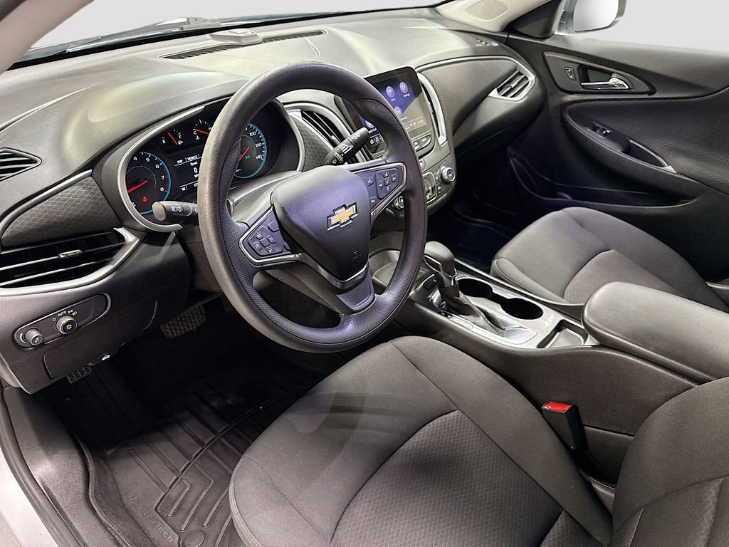 Used 2021 Chevrolet Malibu LS FWD image 9