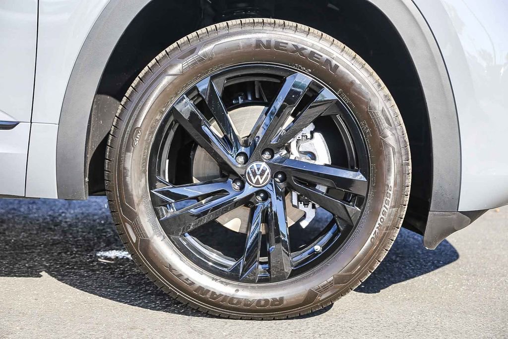 New 2026 Volkswagen Atlas Cross Sport SEL R-Line image 12