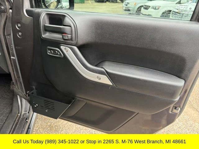 Used 2014 Jeep Wrangler Unlimited Rubicon w/ Max Tow Package AWD/4WD image 39