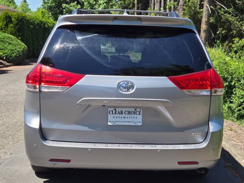 Used 2012 Toyota Sienna XLE w/ Premium Pkg FWD image 9