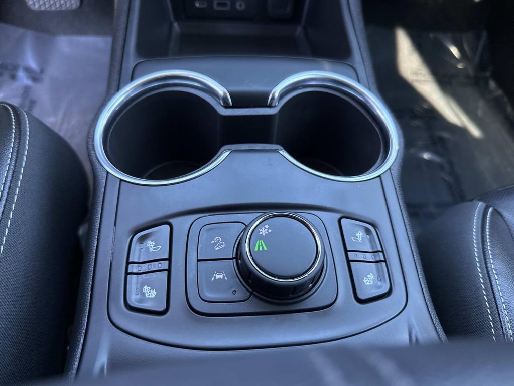 Used 2024 GMC Terrain SLT image 35