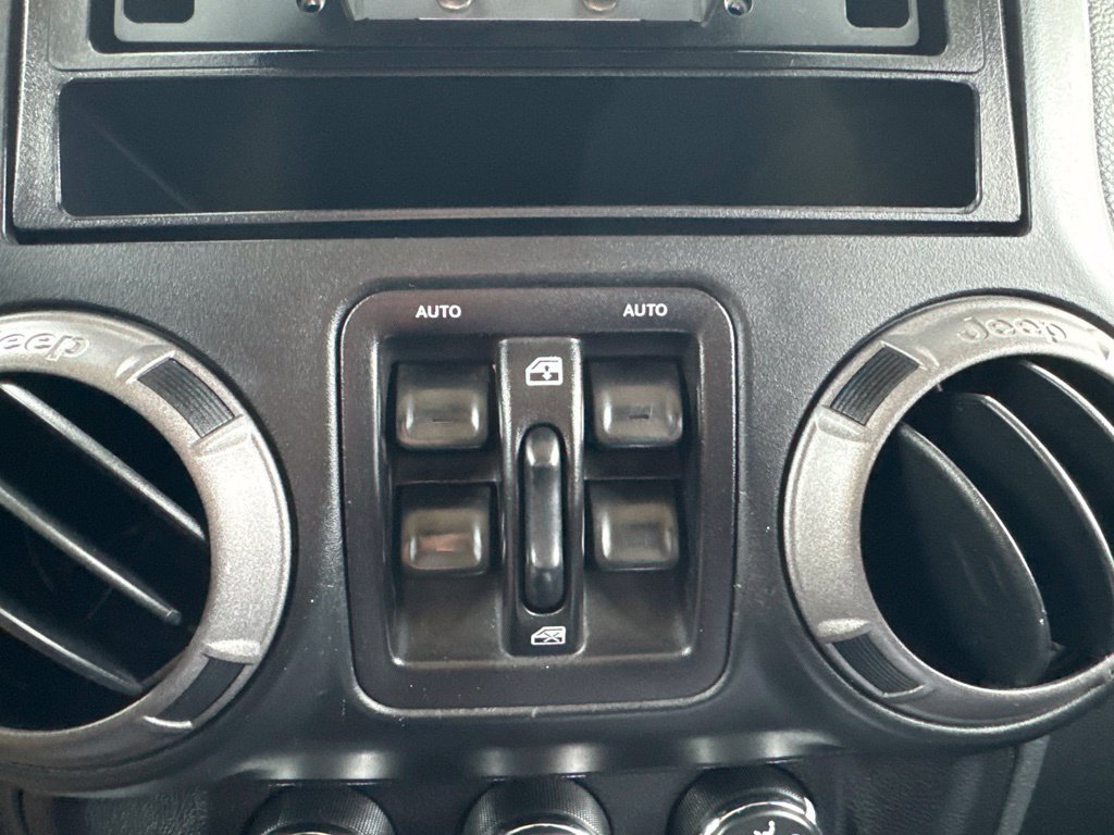Used 2017 Jeep Wrangler Unlimited Sport AWD/4WD image 14