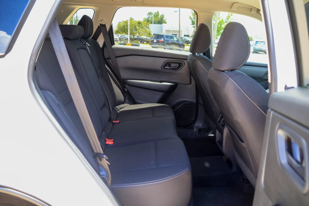 Used 2024 Nissan Rogue S FWD image 10