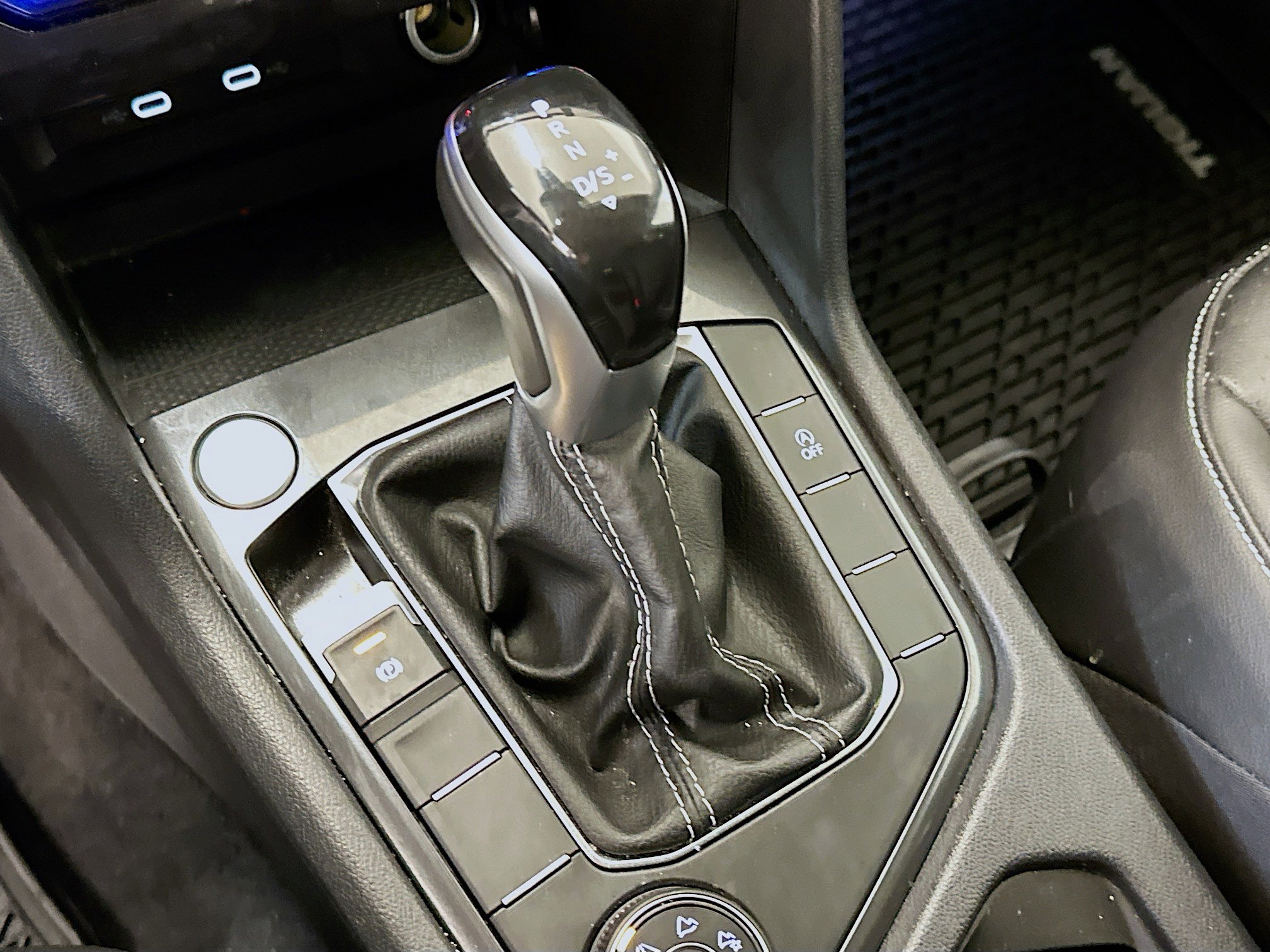 Used 2022 Volkswagen Tiguan SE image 25